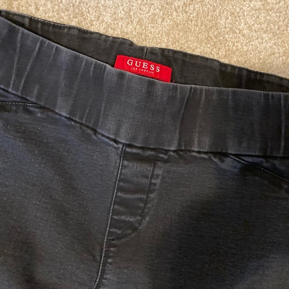 Guess stretch jeans, slightly distressed black. Size large. Gre… - Picture 2 of 7